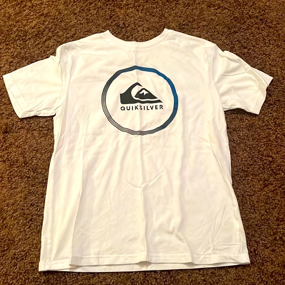 Never worn Quicksilver tshirt. Boys size L